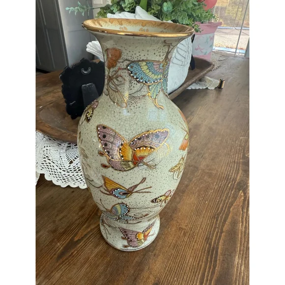 Vintage Butterfly Vase Spring Decor - Picture 2 of 3